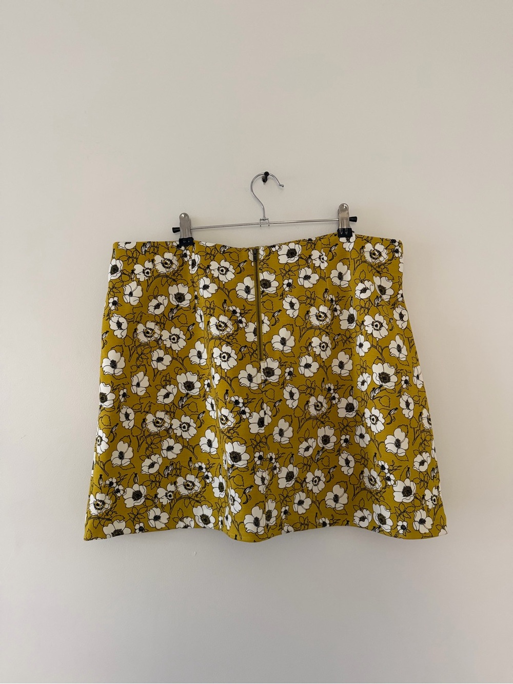 Maeve Marisela Mustard Floral A-Line Mini Skirt
Front pockets Bold Print - Picture 4 of 5